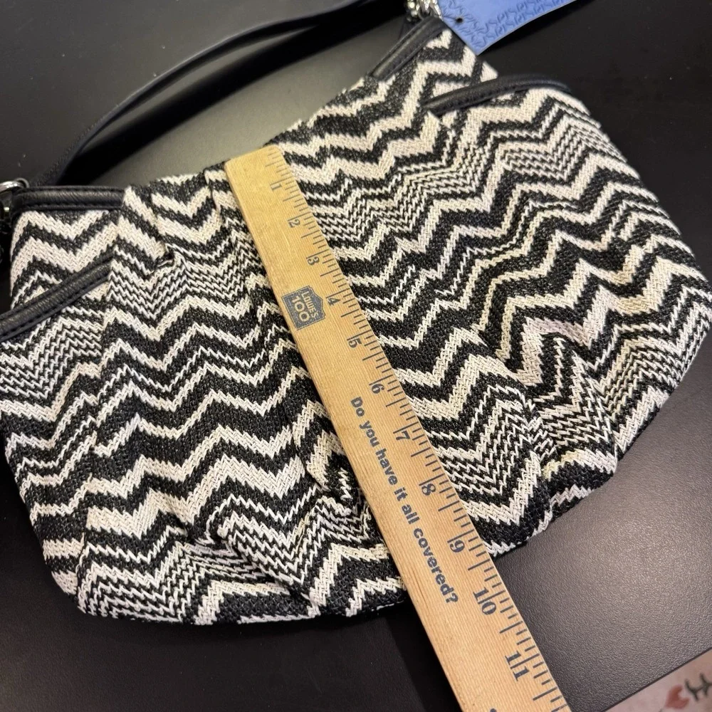 SIMPLY VERA WANG New  $69 ALICIA hobo women's handbag purse‎ chevron black beige